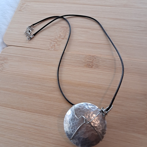 Elegant Multicolor Pendant Necklace - Picture 3 of 7